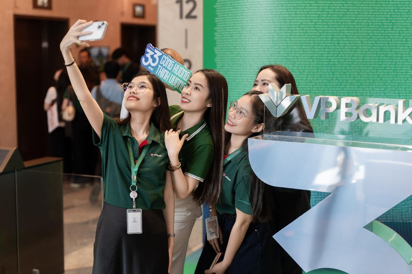Những điểm “chạm” làm nên văn hóa doanh nghiệp VPBank - Ảnh 2.