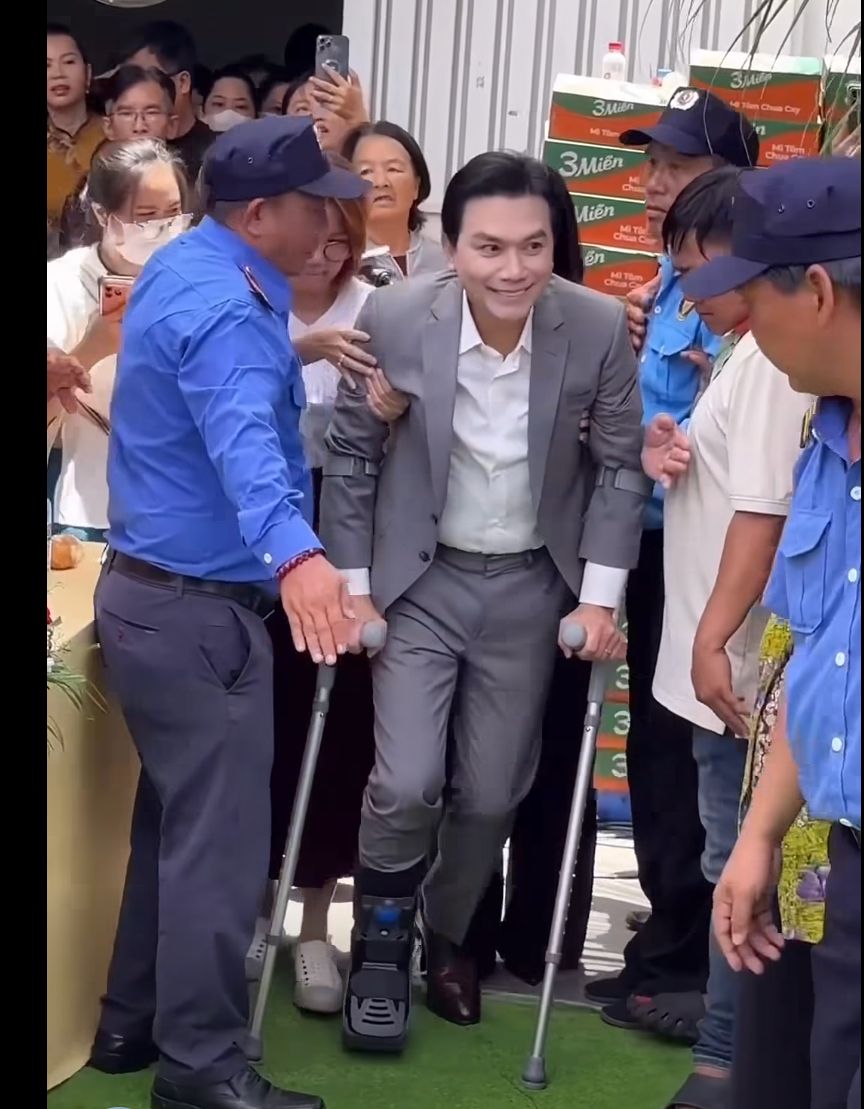 Nam ca sĩ ở Mỹ ra th&ocirc;ng b&aacute;o- Ảnh 2.