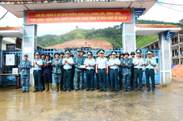 Sư đo&agrave;n 372 g&oacute;p sức x&acirc;y dựng trường học v&ugrave;ng bi&ecirc;n giới th&agrave;nh phố Đ&agrave; Nẵng - Ảnh 1.