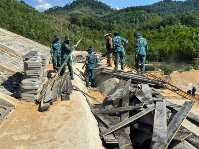 Sư đo&agrave;n 372 g&oacute;p sức x&acirc;y dựng trường học v&ugrave;ng bi&ecirc;n giới th&agrave;nh phố Đ&agrave; Nẵng - Ảnh 3.
