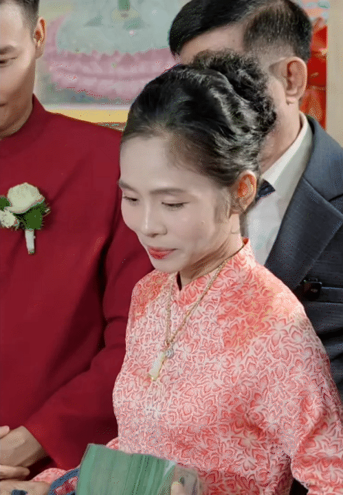 Chuẩn bị 500 triệu làm hồi môn cho con gái chồng, nhưng điều gây xúc động lại lời giới thiệu bản thân của người mẹ kế này- Ảnh 2.