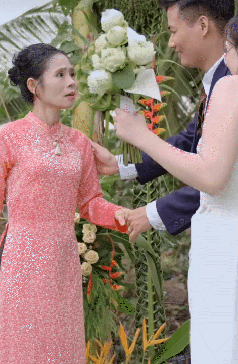 Chuẩn bị 500 triệu làm hồi môn cho con gái chồng, nhưng điều gây xúc động lại lời giới thiệu bản thân của người mẹ kế này- Ảnh 3.