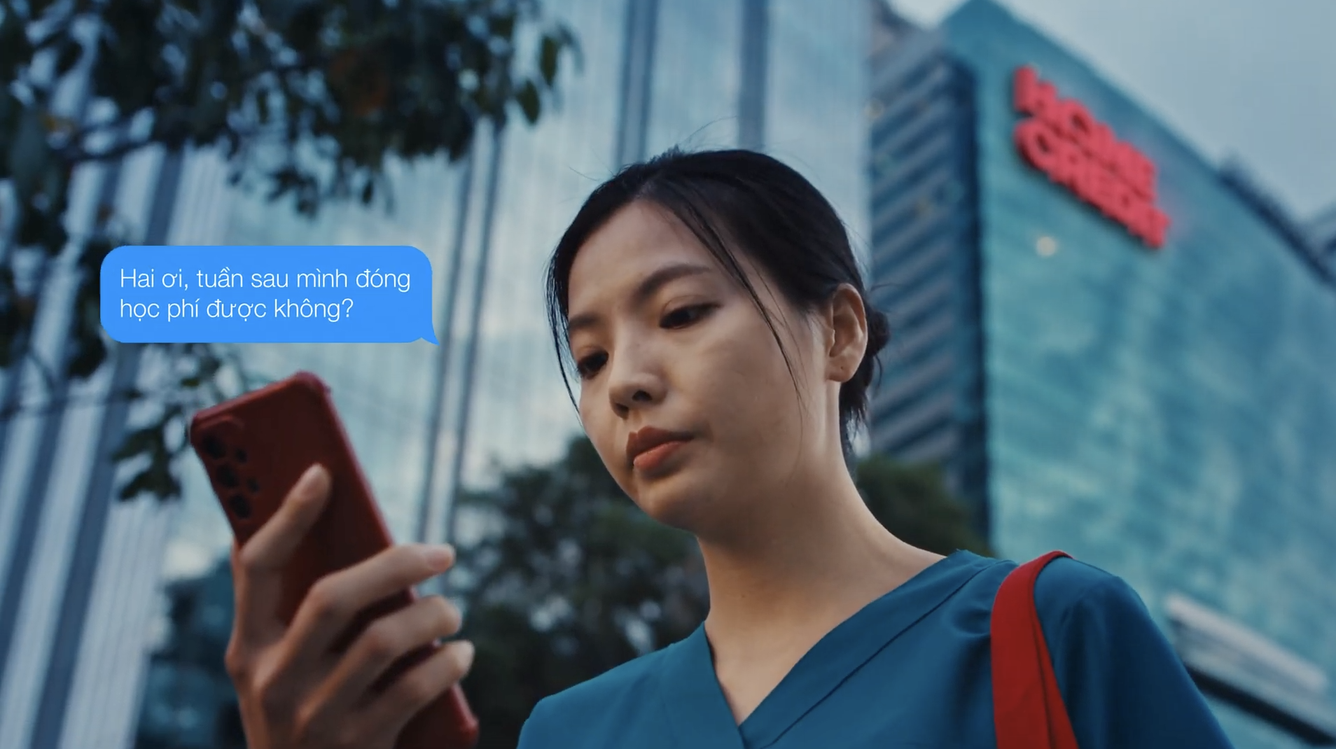 C&oacute; những đ&ocirc;i tay chưa từng ngơi nghỉ: Th&ocirc;ng điệp mới của Home Credit chạm đến nỗ lực thầm lặng của h&agrave;ng triệu người Việt- Ảnh 3.