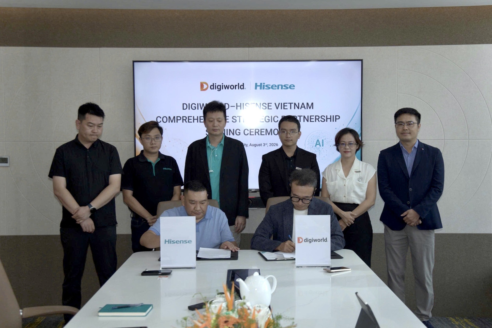 Digiworld v&agrave; Hisense k&yacute; kết hợp t&aacute;c chiến lược to&agrave;n diện, lấy B2B l&agrave;m động lực tăng trưởng mới- Ảnh 1.