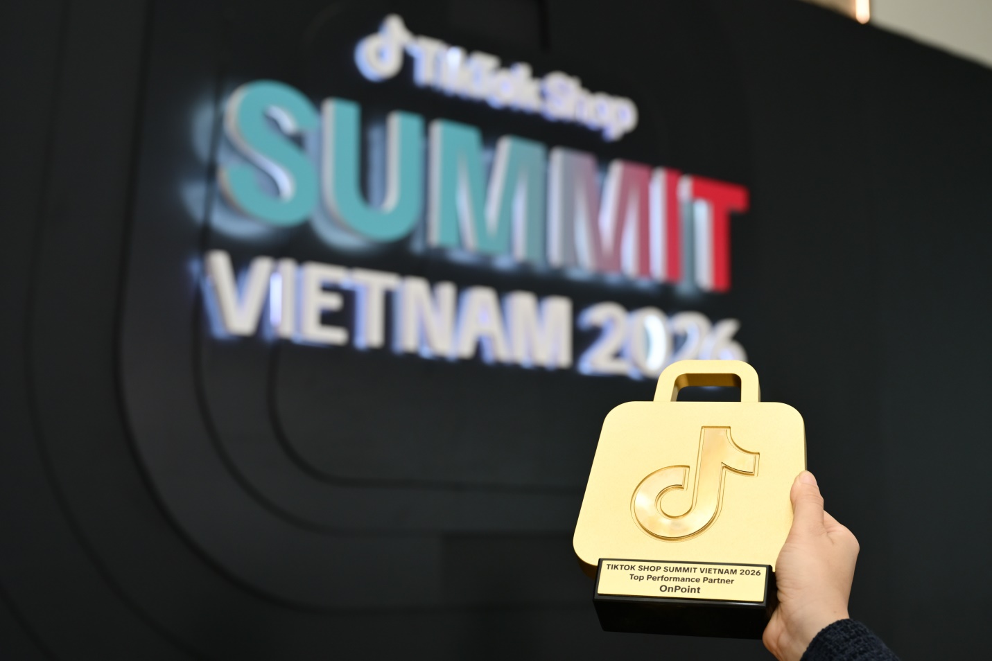 OnPoint nhận giải "Đối t&aacute;c Dịch Vụ Xuất sắc" của TikTok Shop- Ảnh 1.