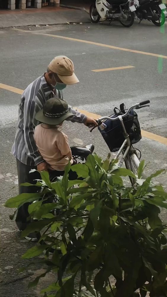 3 kiểu gia đ&igrave;nh kh&ocirc;ng n&ecirc;n giao con cho &ocirc;ng b&agrave; chăm: D&ugrave; mệt đến đ&acirc;u, bố mẹ cũng n&ecirc;n tự m&igrave;nh nu&ocirc;i con- Ảnh 2.