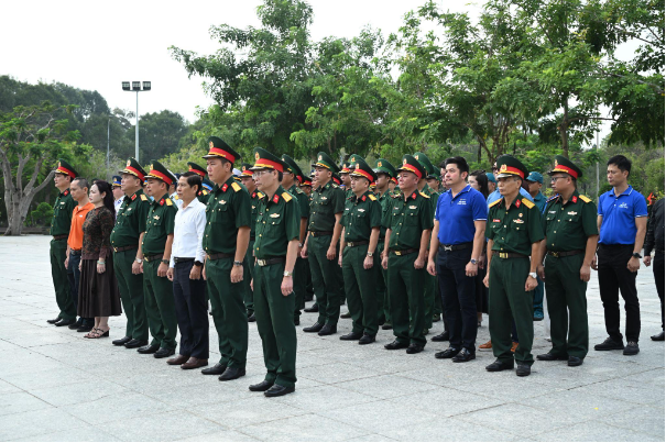 Chuỗi nhà thuốc hiện diện tại Côn Đảo: Long Châu "đi thật xa để đến thật gần" người dân- Ảnh 1.