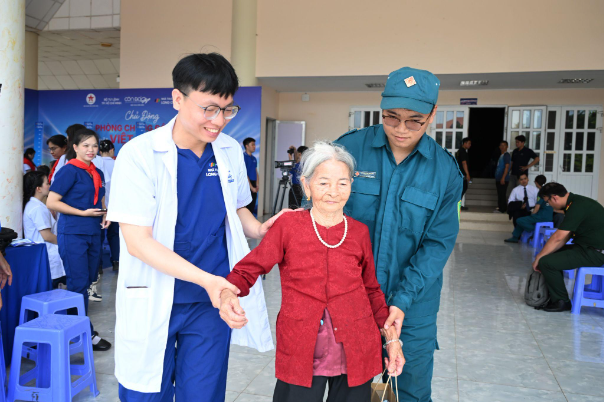 Chuỗi nhà thuốc hiện diện tại Côn Đảo: Long Châu "đi thật xa để đến thật gần" người dân- Ảnh 9.