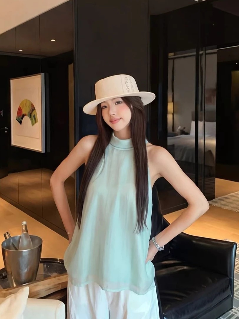 Một chiếc áo yếm, 4 công thức phối đồ thanh lịch cho nàng thích vẻ ngoài "dâu hào môn"- Ảnh 15.