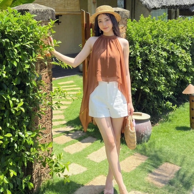 Một chiếc áo yếm, 4 công thức phối đồ thanh lịch cho nàng thích vẻ ngoài "dâu hào môn"- Ảnh 17.
