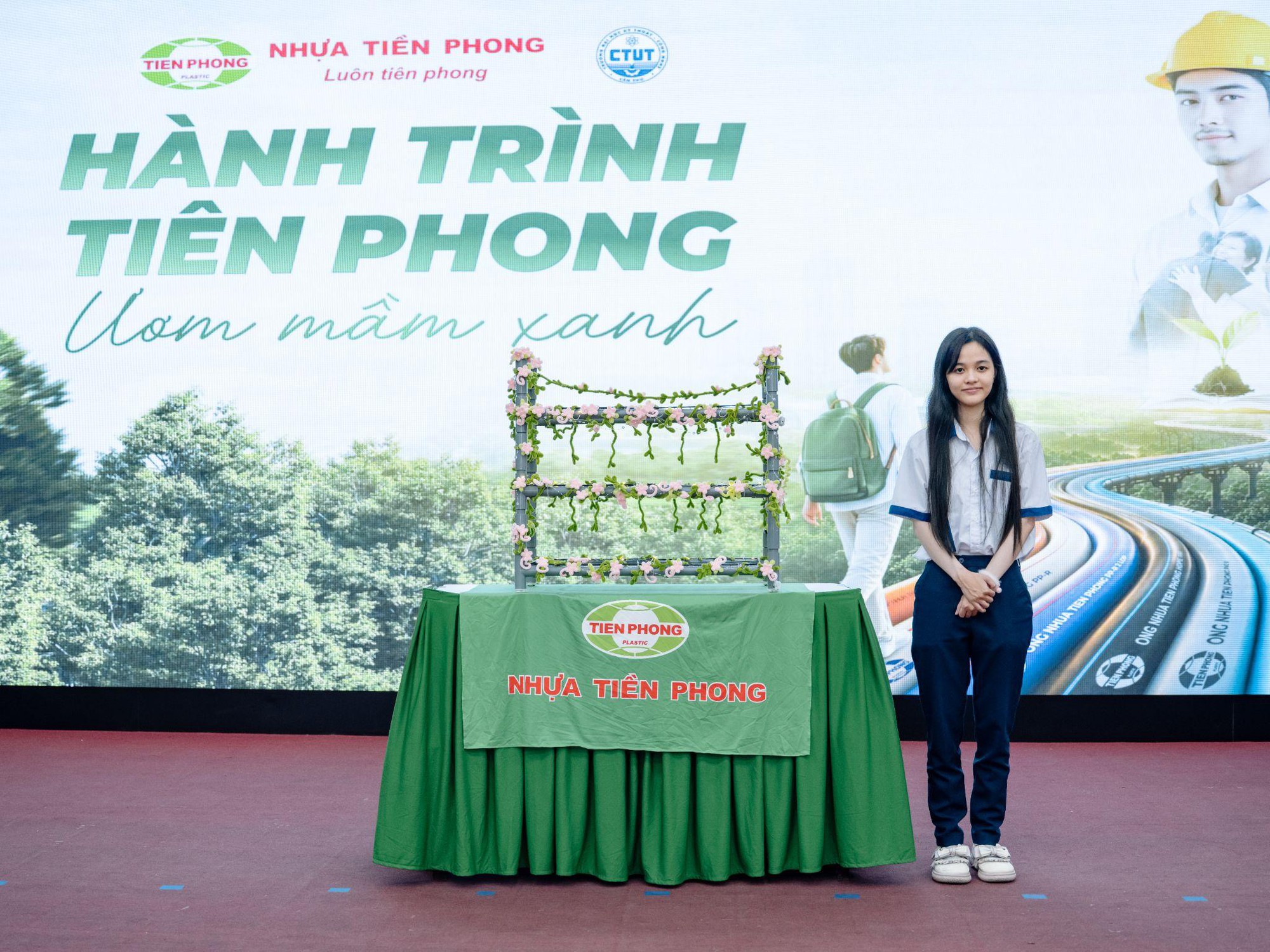 Tiền Phong Nam tiếp sức 6 sinh viên Trường Đại học Kỹ thuật - Công nghệ Cần Thơ với 150 triệu đồng học bổng- Ảnh 1.