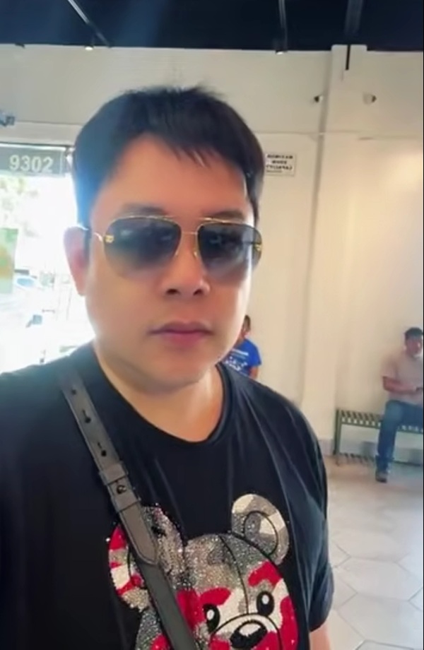 "Cuộc sống ở Mỹ chỉ đơn giản vậy thôi, nghệ sĩ như tôi phải đi mua bánh mì"- Ảnh 1.