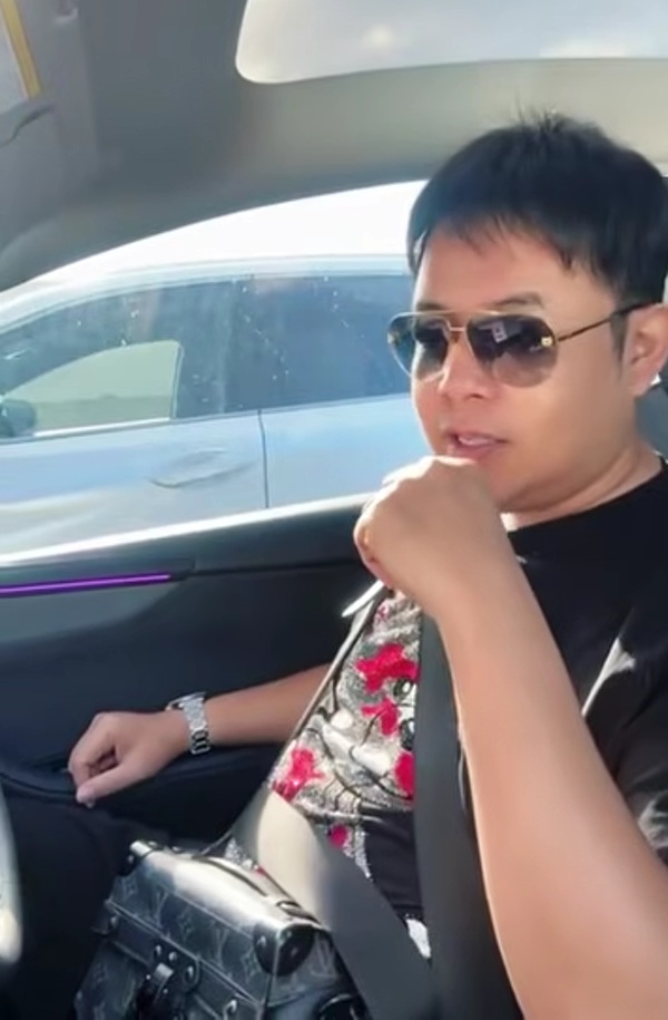 "Cuộc sống ở Mỹ chỉ đơn giản vậy thôi, nghệ sĩ như tôi phải đi mua bánh mì"- Ảnh 2.
