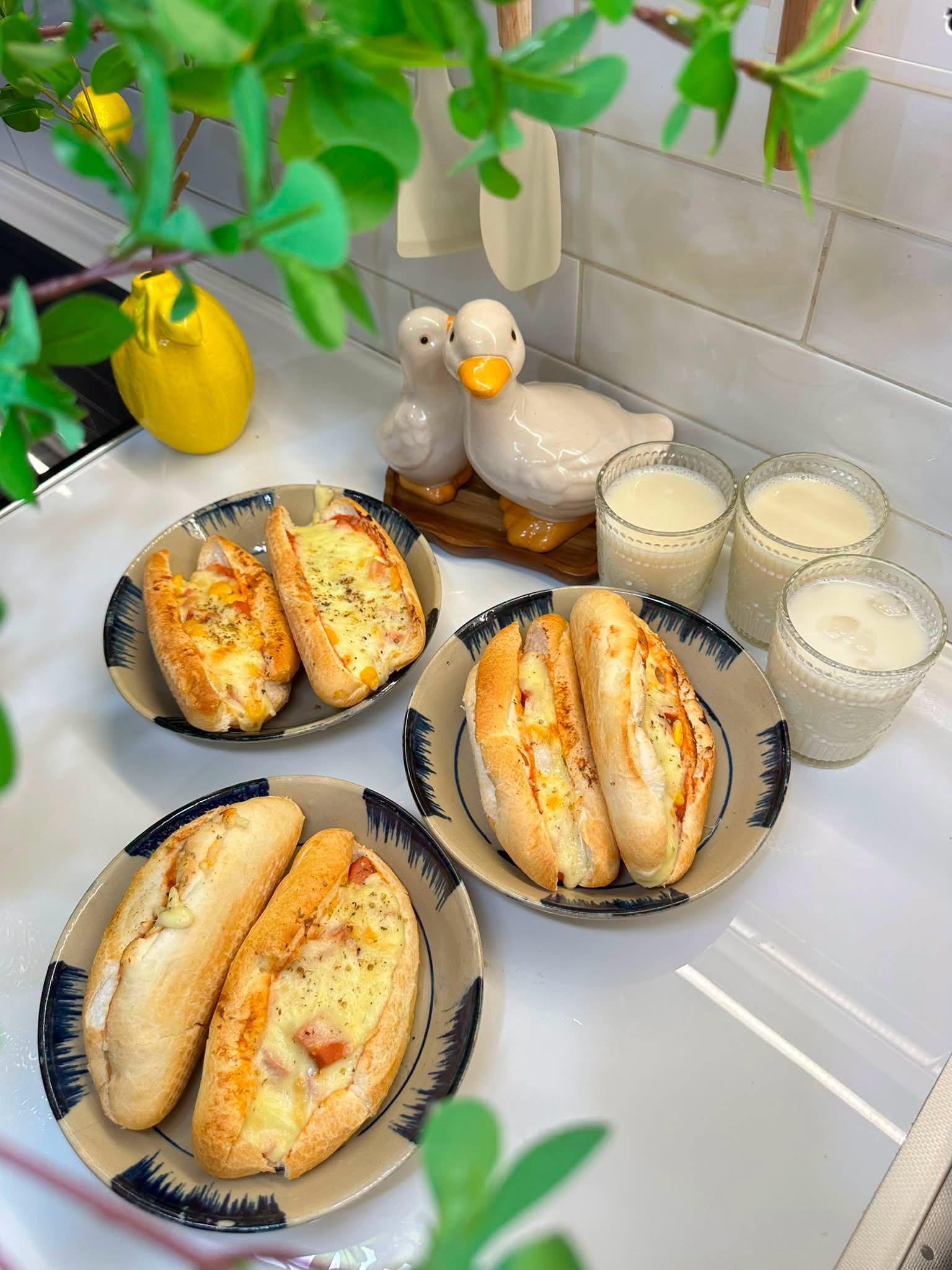 Mẹ đảm Hà Nội dạy con trai vào bếp nấu ăn suốt 1 tháng hè: Nhìn mâm cơm bé làm, các mẹ thi nhau vào nhận "con rể" - Ảnh 6.