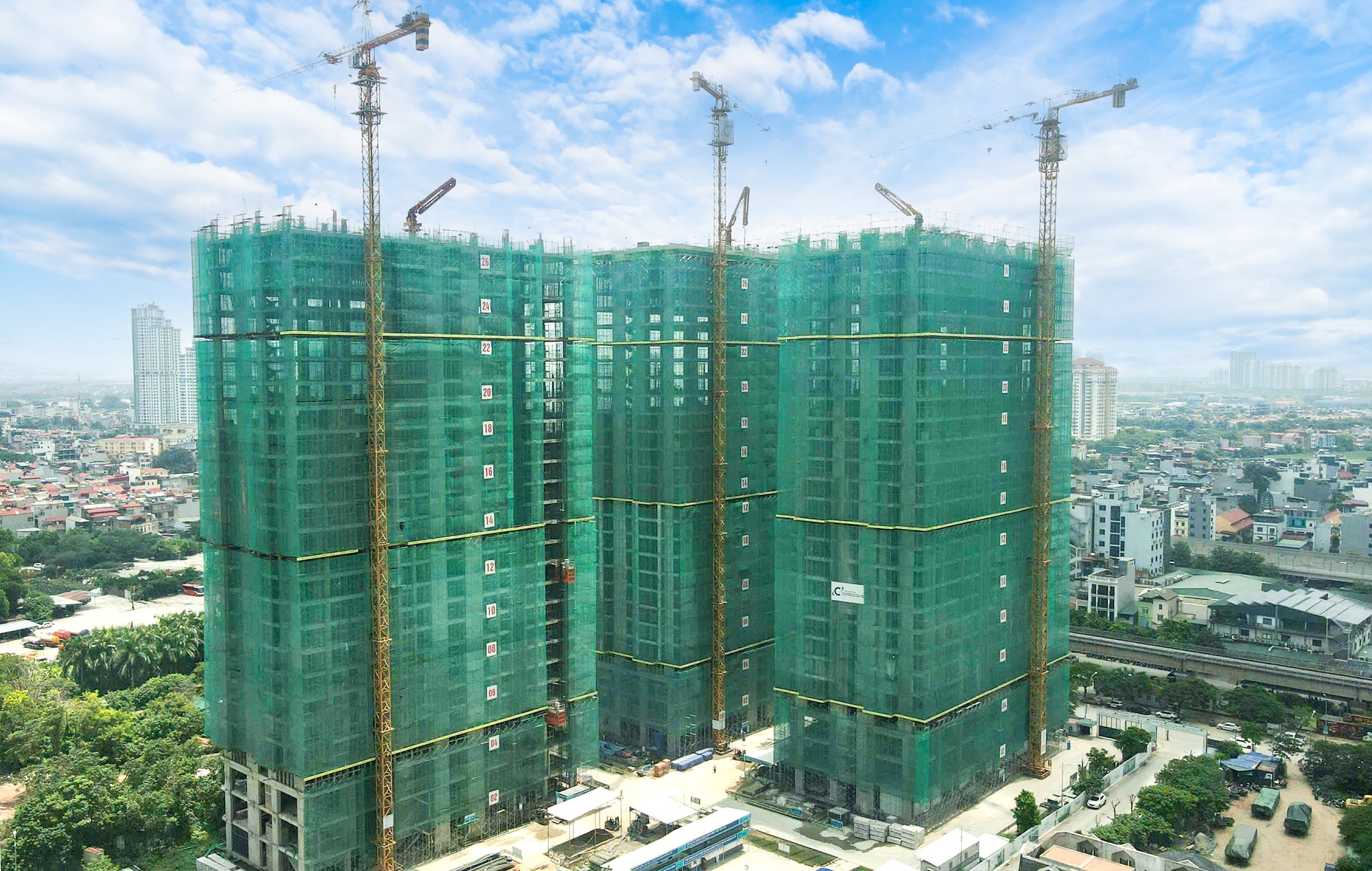 Jade Square cất n&oacute;c sau hơn 8 th&aacute;ng thi c&ocirc;ng, dự kiến b&agrave;n giao từ qu&yacute; III/2027 - Ảnh 1.