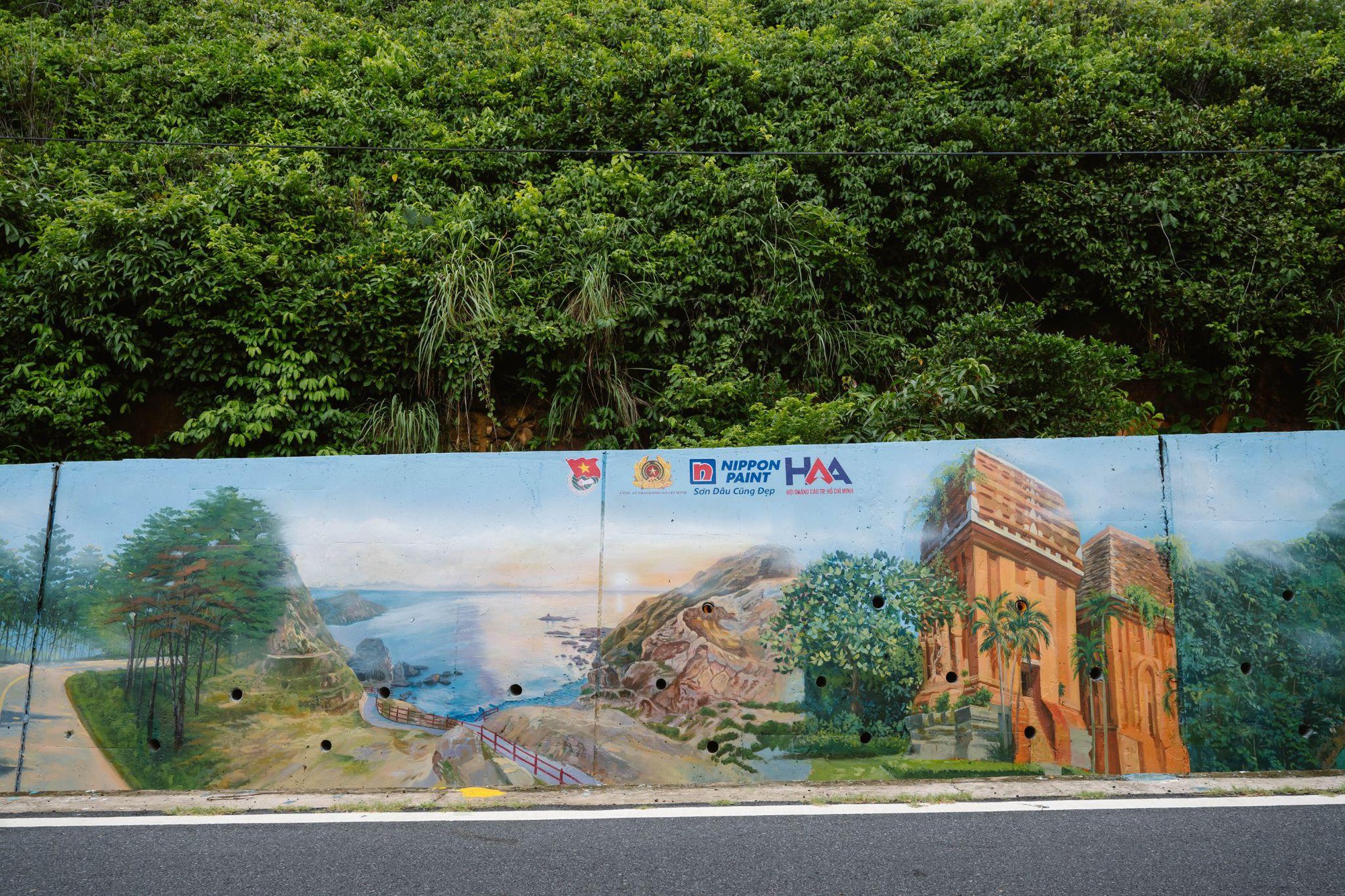 Nippon Paint kh&aacute;nh th&agrave;nh b&iacute;ch họa &ldquo;Việt Nam Tươi Đẹp&rdquo; ch&agrave;o đ&oacute;n du kh&aacute;ch tại C&ocirc;n Đảo - Ảnh 3.