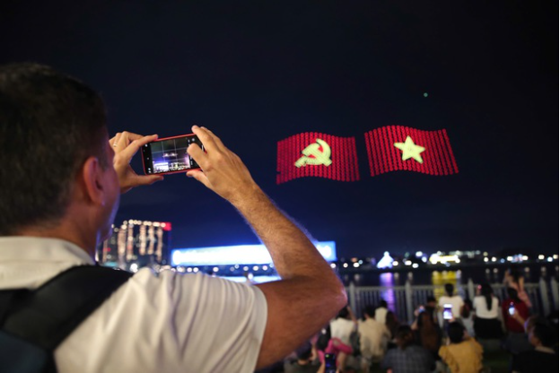 Trần Anh Kh&ocirc;i v&agrave; Hitek Drone: Ti&ecirc;n phong đưa Drone Light Show về Việt Nam- Ảnh 3.