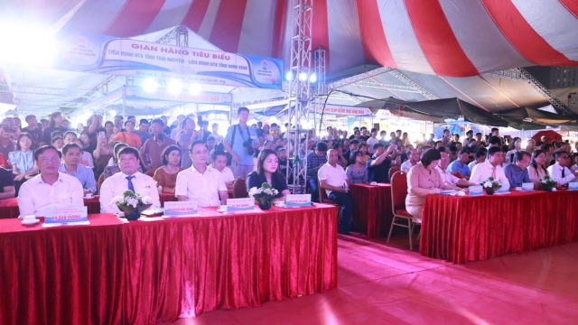 Khai mạc Phiên chợ OCOP và ẩm thực vùng miền, kết nối tiêu thụ sản phẩm hợp tác xã - Ảnh 1.