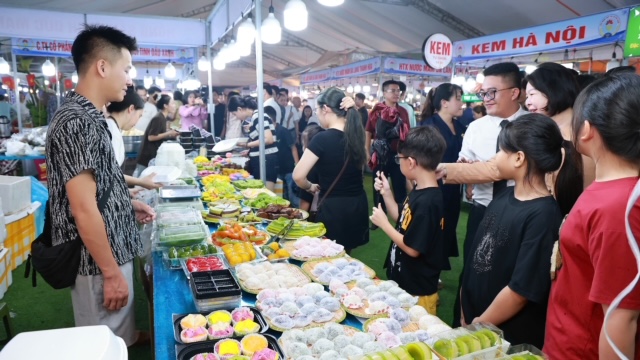 Khai mạc Phiên chợ OCOP và ẩm thực vùng miền, kết nối tiêu thụ sản phẩm hợp tác xã - Ảnh 3.