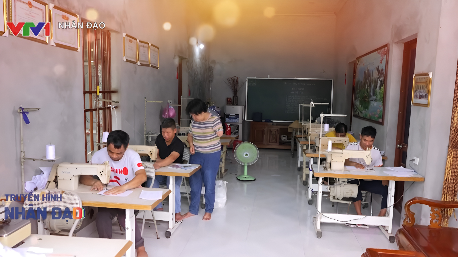 Từ người đi t&igrave;m cơ hội đến người mở lối cho hơn 700 người khuyết tật- Ảnh 1.