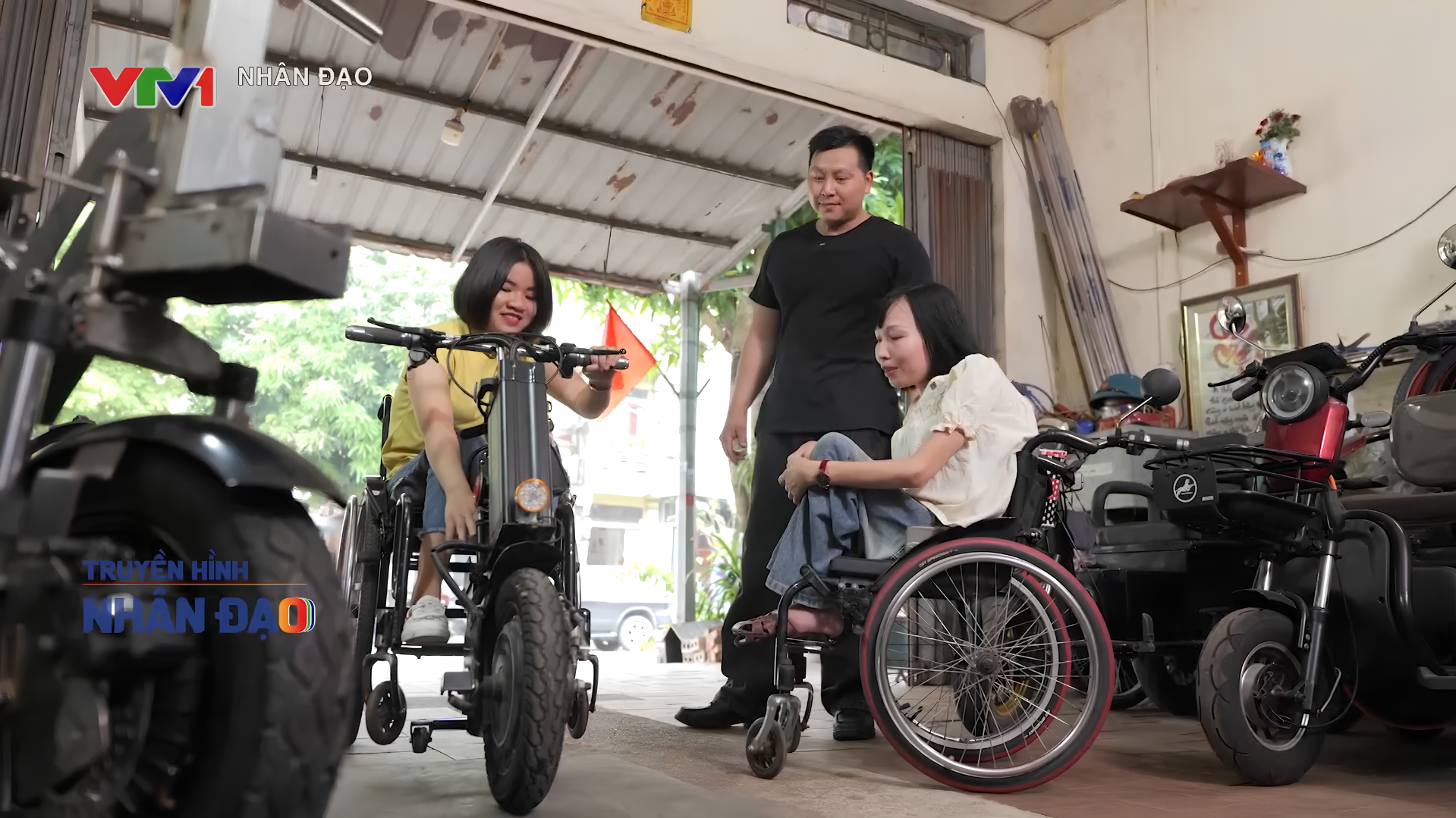 L&ograve;ng biết ơn v&agrave; h&agrave;nh tr&igrave;nh mang đ&ocirc;i ch&acirc;n thứ hai đến với h&agrave;ng trăm người khuyết tật của Gi&aacute;m đốc Ba b&aacute;nh H&agrave; Nam- Ảnh 2.