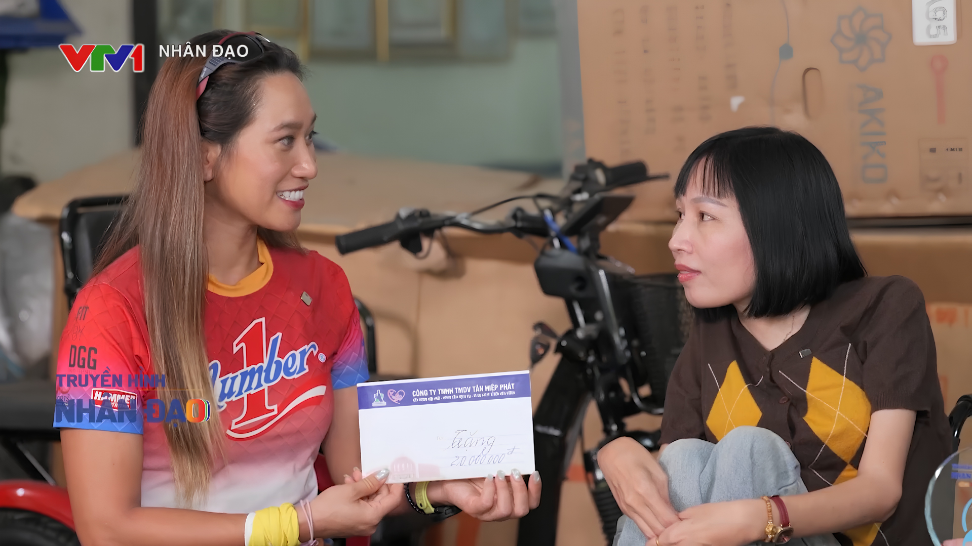 L&ograve;ng biết ơn v&agrave; h&agrave;nh tr&igrave;nh mang đ&ocirc;i ch&acirc;n thứ hai đến với h&agrave;ng trăm người khuyết tật của Gi&aacute;m đốc Ba b&aacute;nh H&agrave; Nam- Ảnh 4.