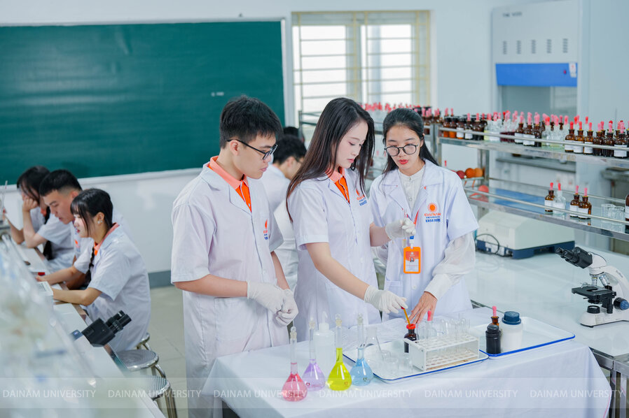 Điểm chuẩn khối ng&agrave;nh Sức khỏe cao, cơ hội n&agrave;o cho th&iacute; sinh 18 - 22 điểm - Ảnh 2.