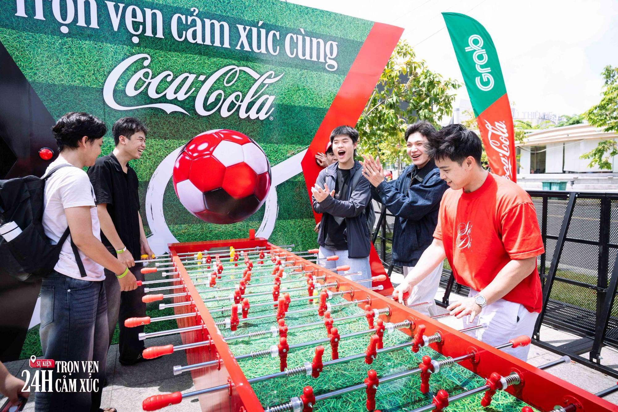 Điều đặc biệt ph&iacute;a sau tấm v&eacute; U17 World Cup của Việt Nam?- Ảnh 3.