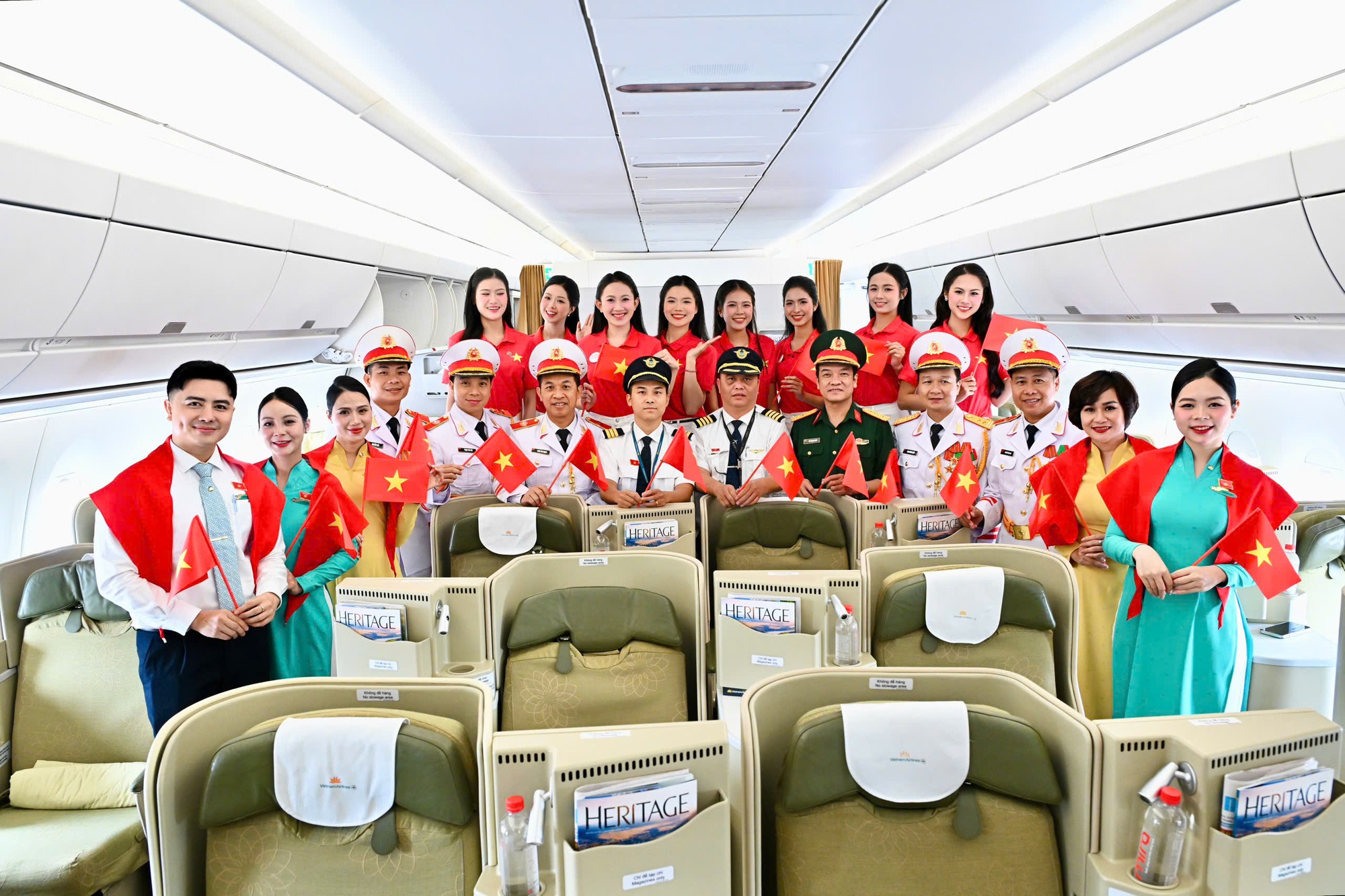 Giai điệu Quốc khánh vang lên ở độ cao 10.000 mét trên chuyến bay Vietnam Airlines- Ảnh 32.