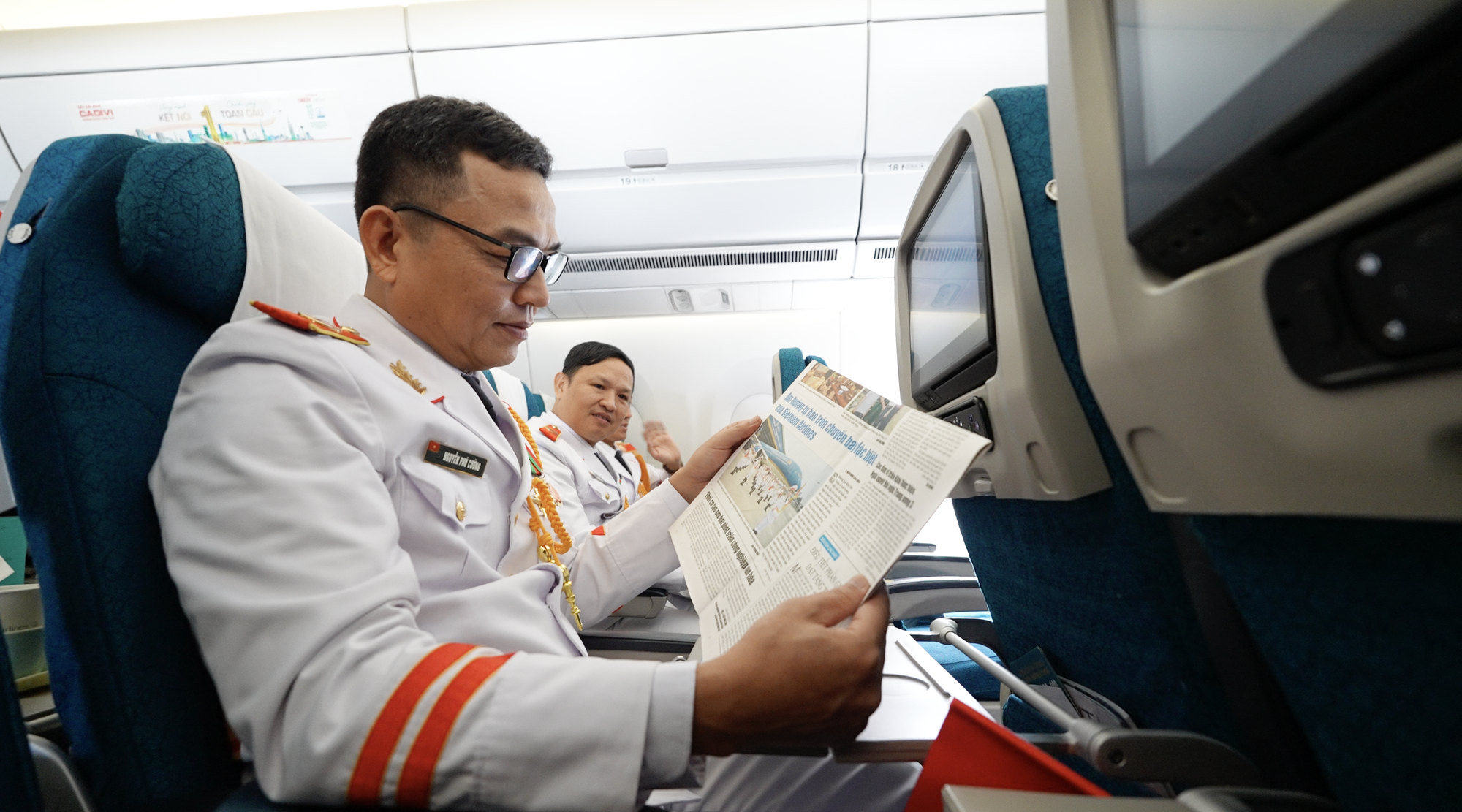 Giai điệu Quốc kh&aacute;nh vang l&ecirc;n ở độ cao 10.000 m&eacute;t tr&ecirc;n chuyến bay Vietnam Airlines- Ảnh 10.