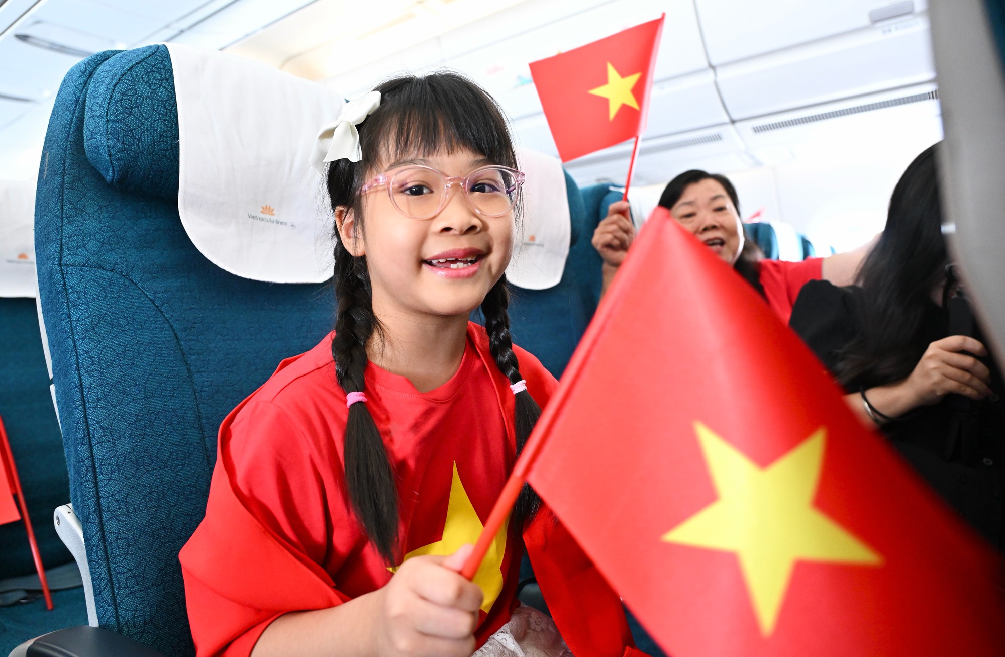 Giai điệu Quốc kh&aacute;nh vang l&ecirc;n ở độ cao 10.000 m&eacute;t tr&ecirc;n chuyến bay Vietnam Airlines- Ảnh 16.