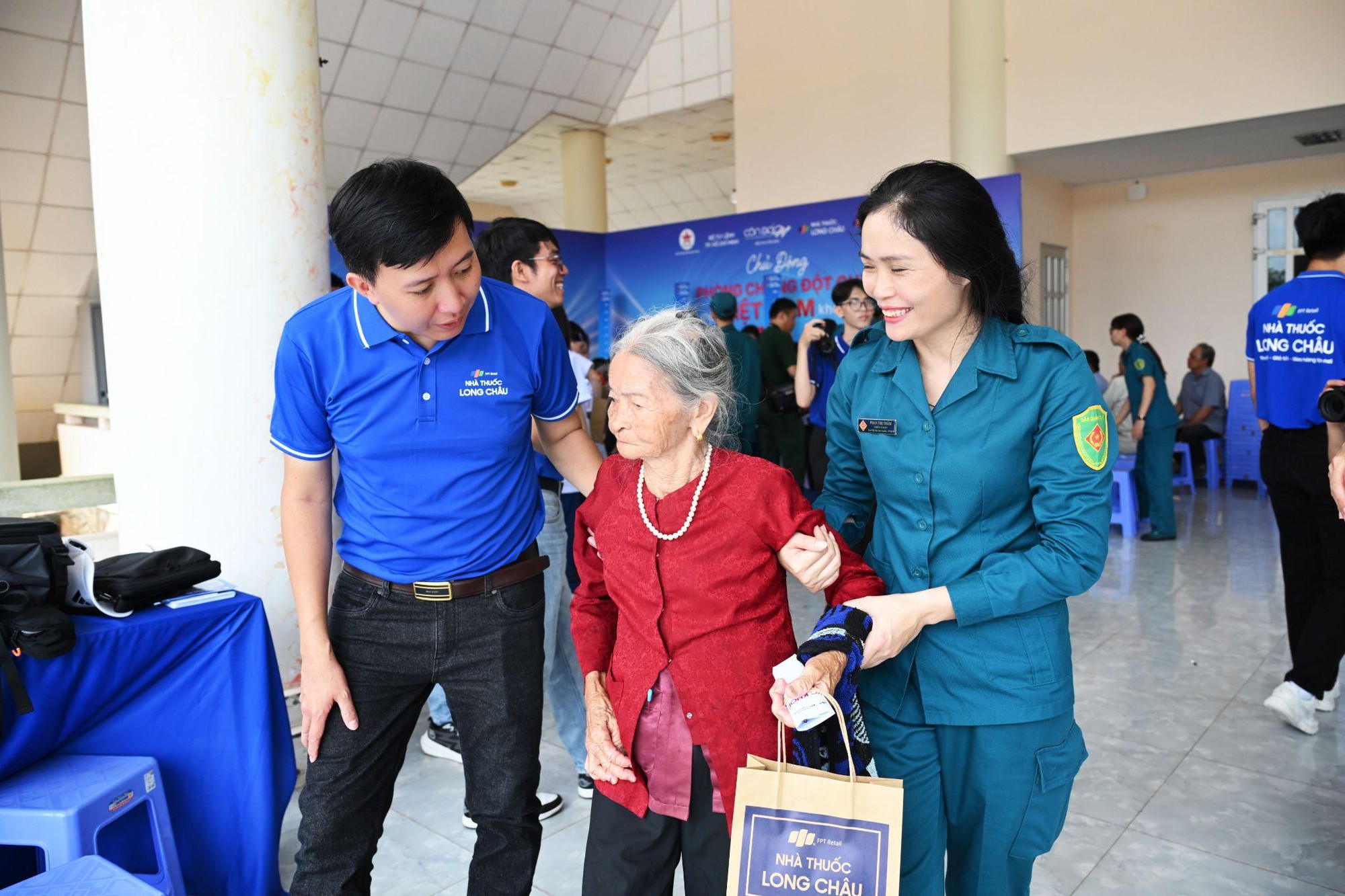 Long Ch&acirc;u nối d&agrave;i h&agrave;nh tr&igrave;nh tri &acirc;n tại v&ugrave;ng đảo tiền ti&ecirc;u thi&ecirc;ng li&ecirc;ng C&ocirc;n Đảo- Ảnh 9.