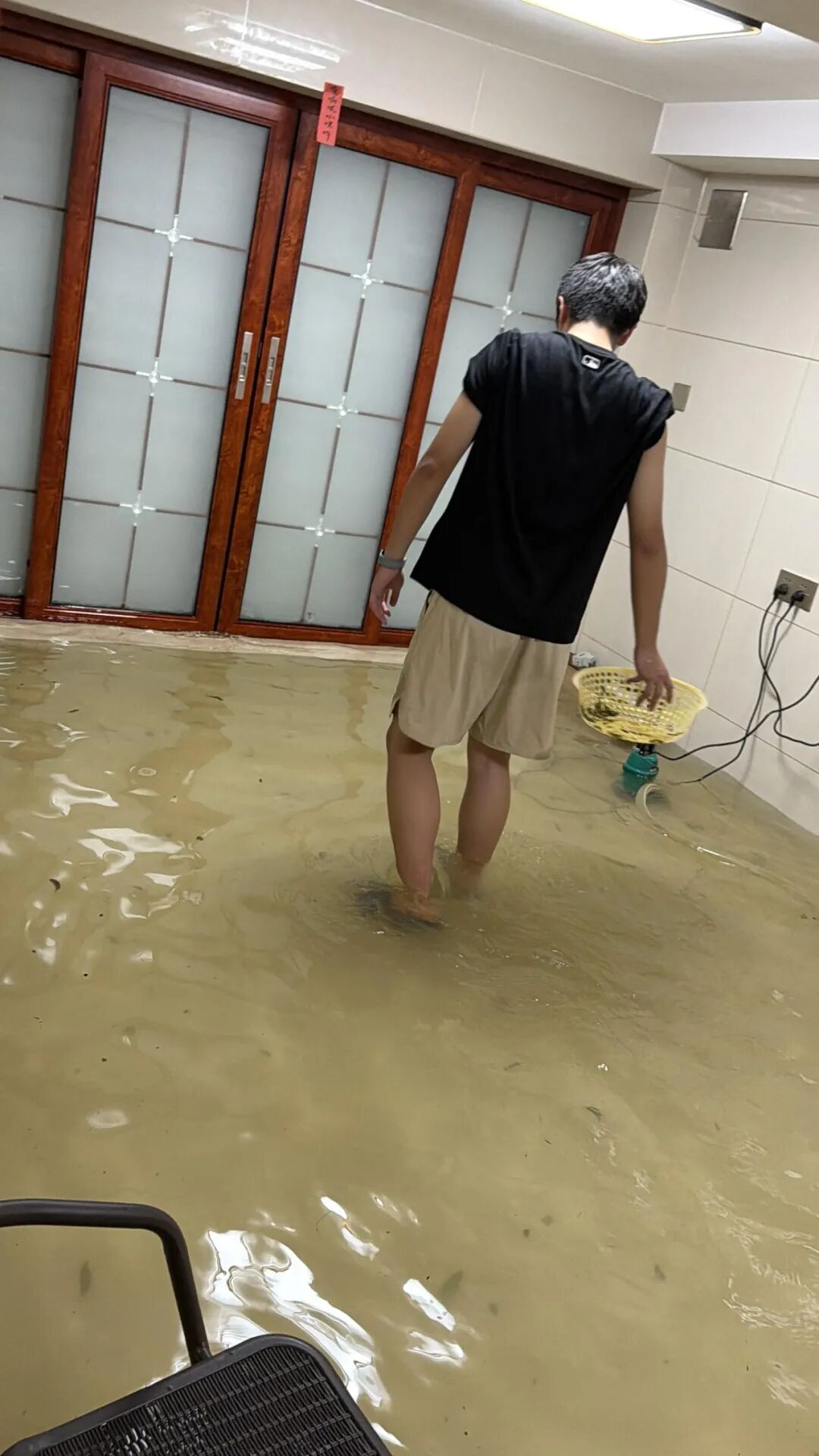“Đừng mua tầng một” từng bị cho là nói quá, đến khi nước ngập vào nhà nhiều người mới thấy câu này không hề vô lý- Ảnh 1.