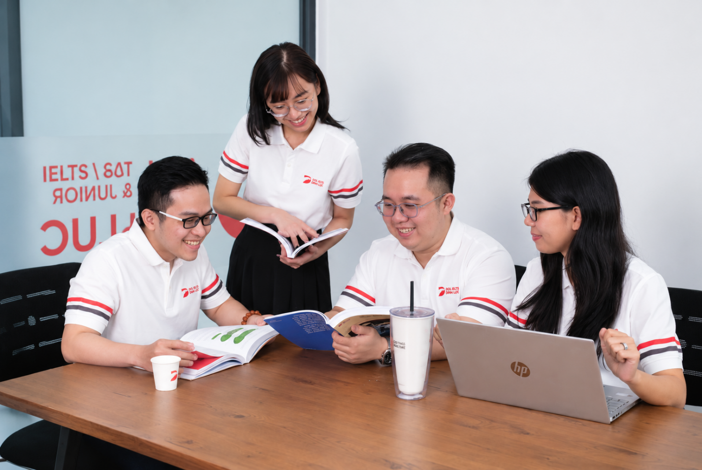 "Tứ qu&yacute; 9.0 IELTS&rdquo; của DOL English tặng Gen Z m&oacute;n qu&agrave; đặc biệt- Ảnh 2.