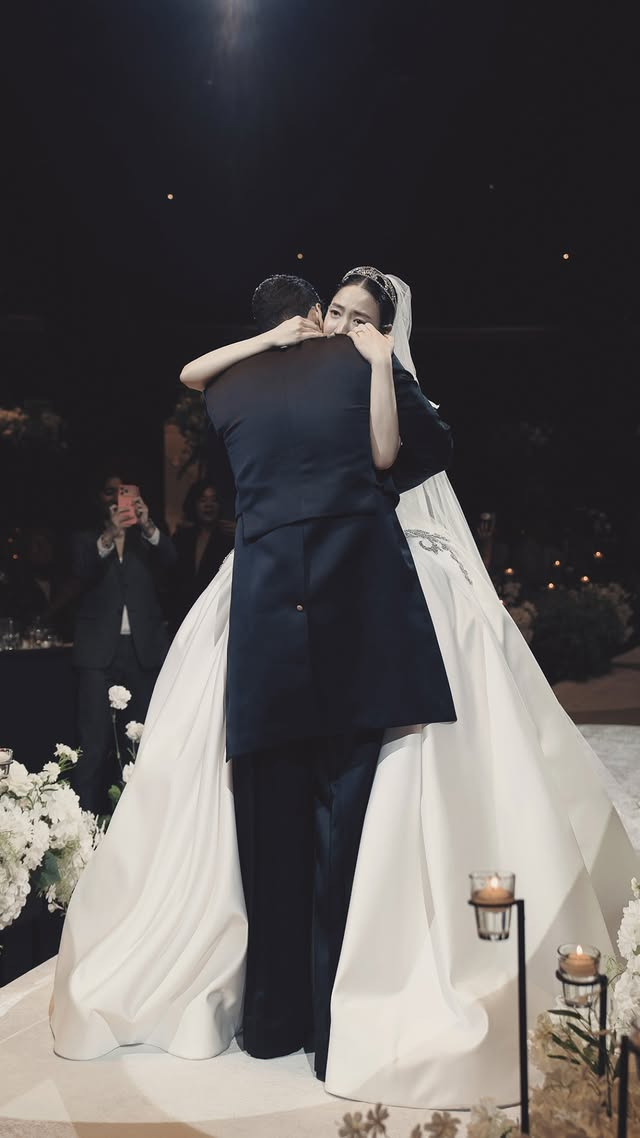 H&ograve;a b&igrave;nh đến với T-ara rồi sao: Hwayoung cưới, Eunjung v&agrave; Hyomin n&ocirc; nức tung hoa?- Ảnh 5.