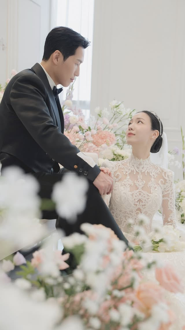 H&ograve;a b&igrave;nh đến với T-ara rồi sao: Hwayoung cưới, Eunjung v&agrave; Hyomin n&ocirc; nức tung hoa?- Ảnh 4.