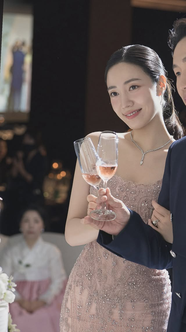 H&ograve;a b&igrave;nh đến với T-ara rồi sao: Hwayoung cưới, Eunjung v&agrave; Hyomin n&ocirc; nức tung hoa?- Ảnh 15.
