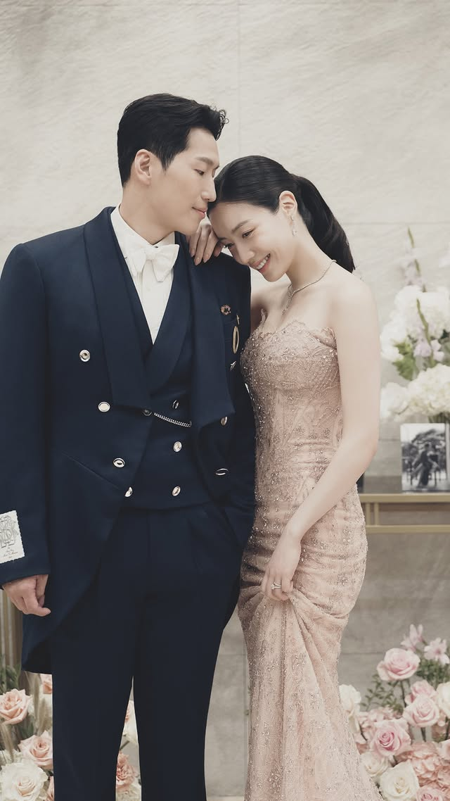 H&ograve;a b&igrave;nh đến với T-ara rồi sao: Hwayoung cưới, Eunjung v&agrave; Hyomin n&ocirc; nức tung hoa?- Ảnh 14.