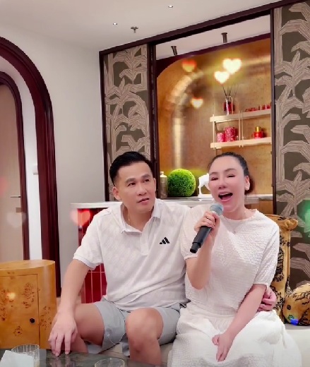 Chồng đại gia thuần chay ôm eo Hồ Quỳnh Hương trong biệt thự, thốt lên "never enough"- Ảnh 2.