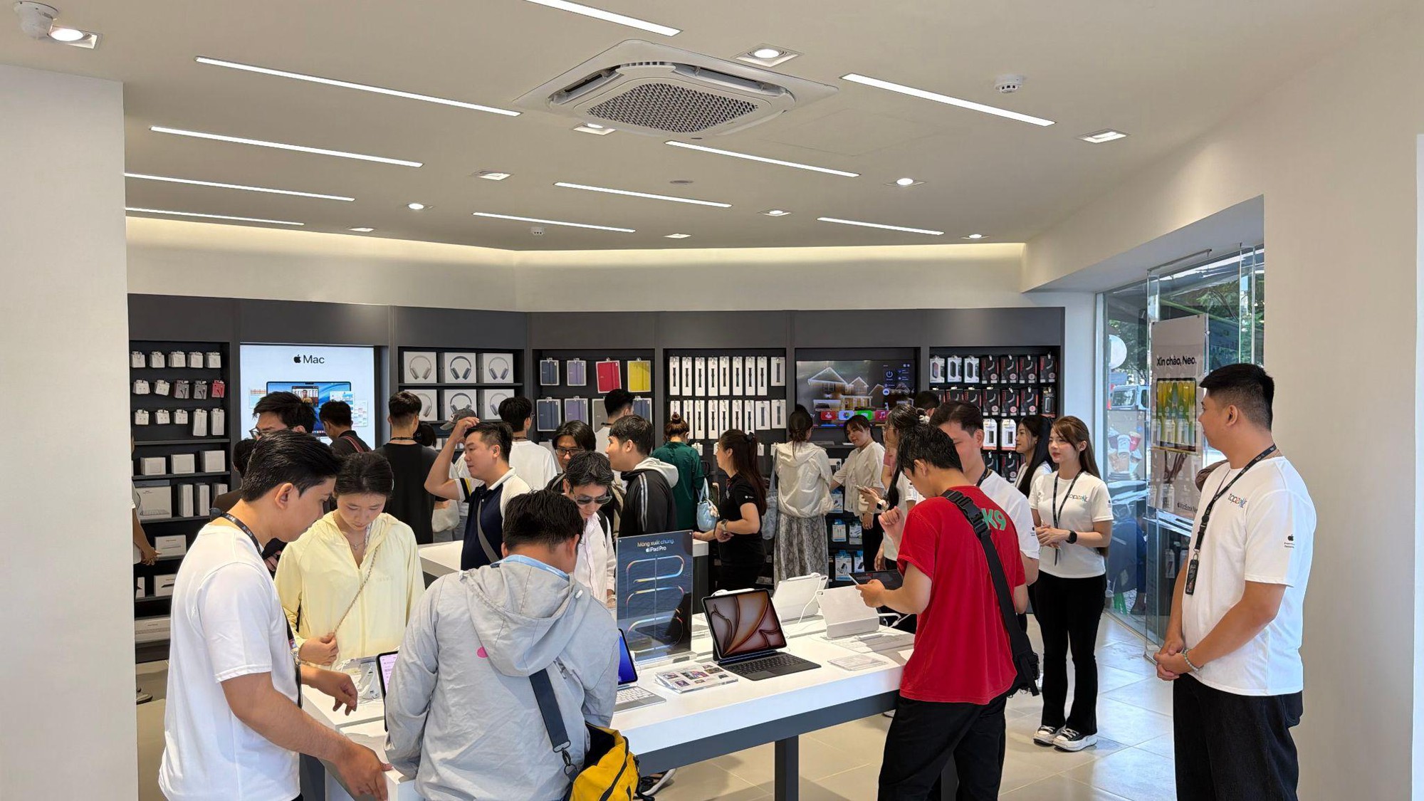 TopZone: Trải nghiệm iPhone 18 Pro kh&ocirc;ng chỉ bắt đầu từ khi cầm m&aacute;y tr&ecirc;n tay- Ảnh 1.