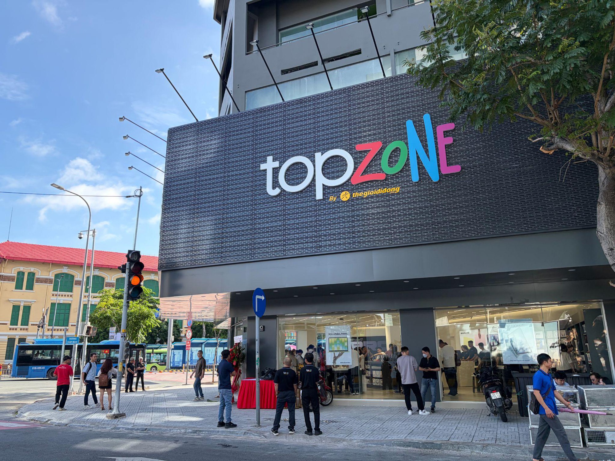 TopZone: Trải nghiệm iPhone 18 Pro kh&ocirc;ng chỉ bắt đầu từ khi cầm m&aacute;y tr&ecirc;n tay- Ảnh 4.