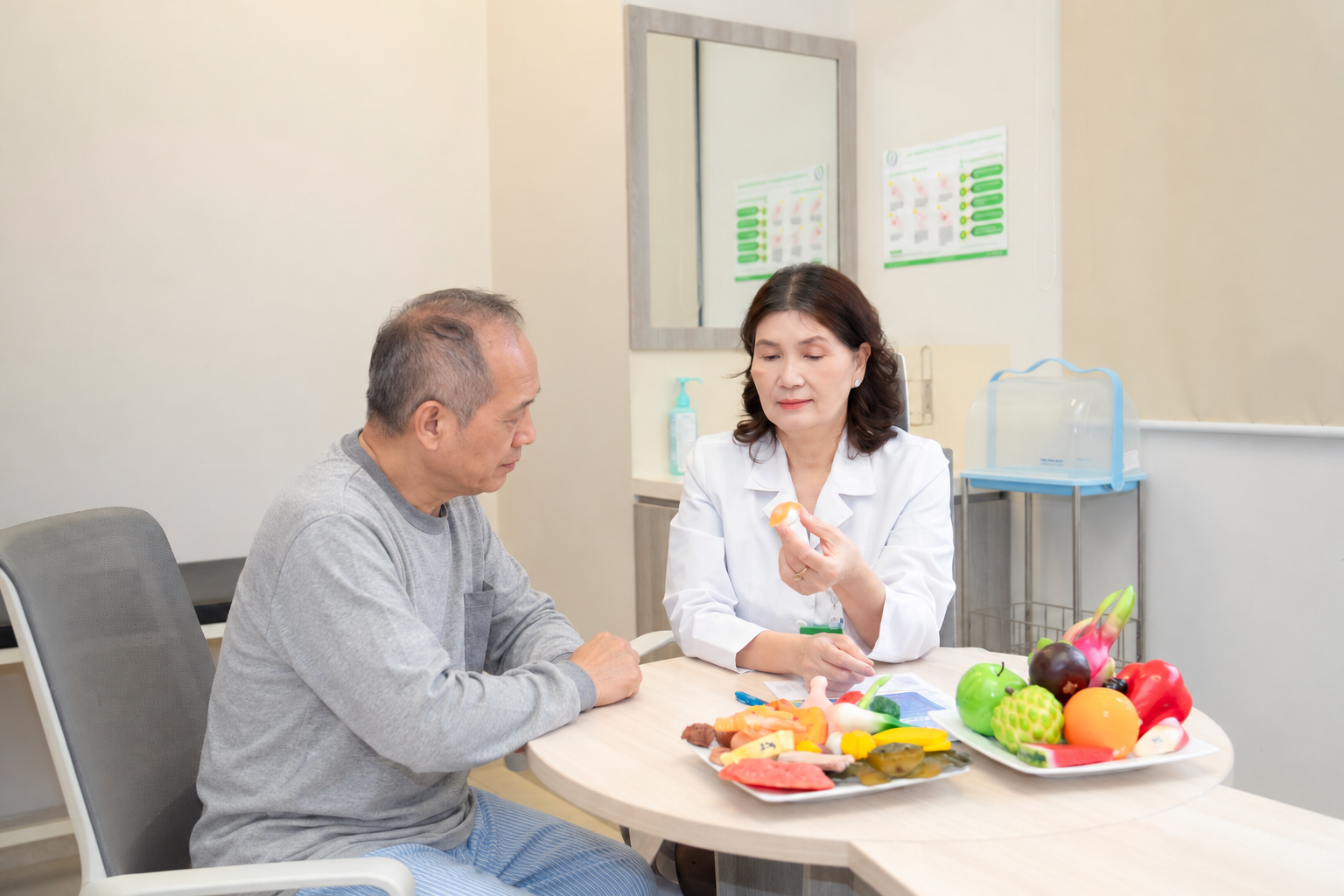 Ch&igrave;a kh&oacute;a dinh dưỡng gi&uacute;p người cao tuổi g&igrave;n giữ thể lực tại Phương Đ&ocirc;ng Asahi - Ảnh 1.