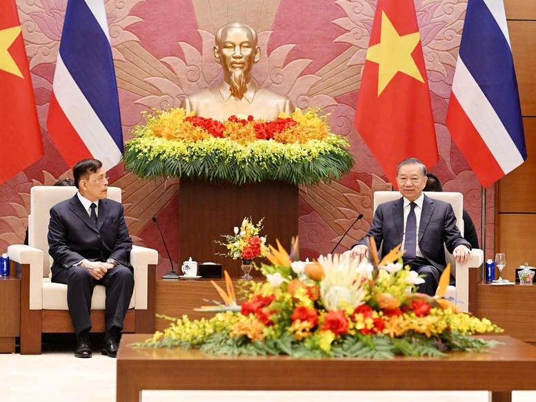 Tổng B&iacute; thư, Chủ tịch nước T&ocirc; L&acirc;m hội đ&agrave;m với Nh&agrave; Vua Th&aacute;i Lan- Ảnh 2.