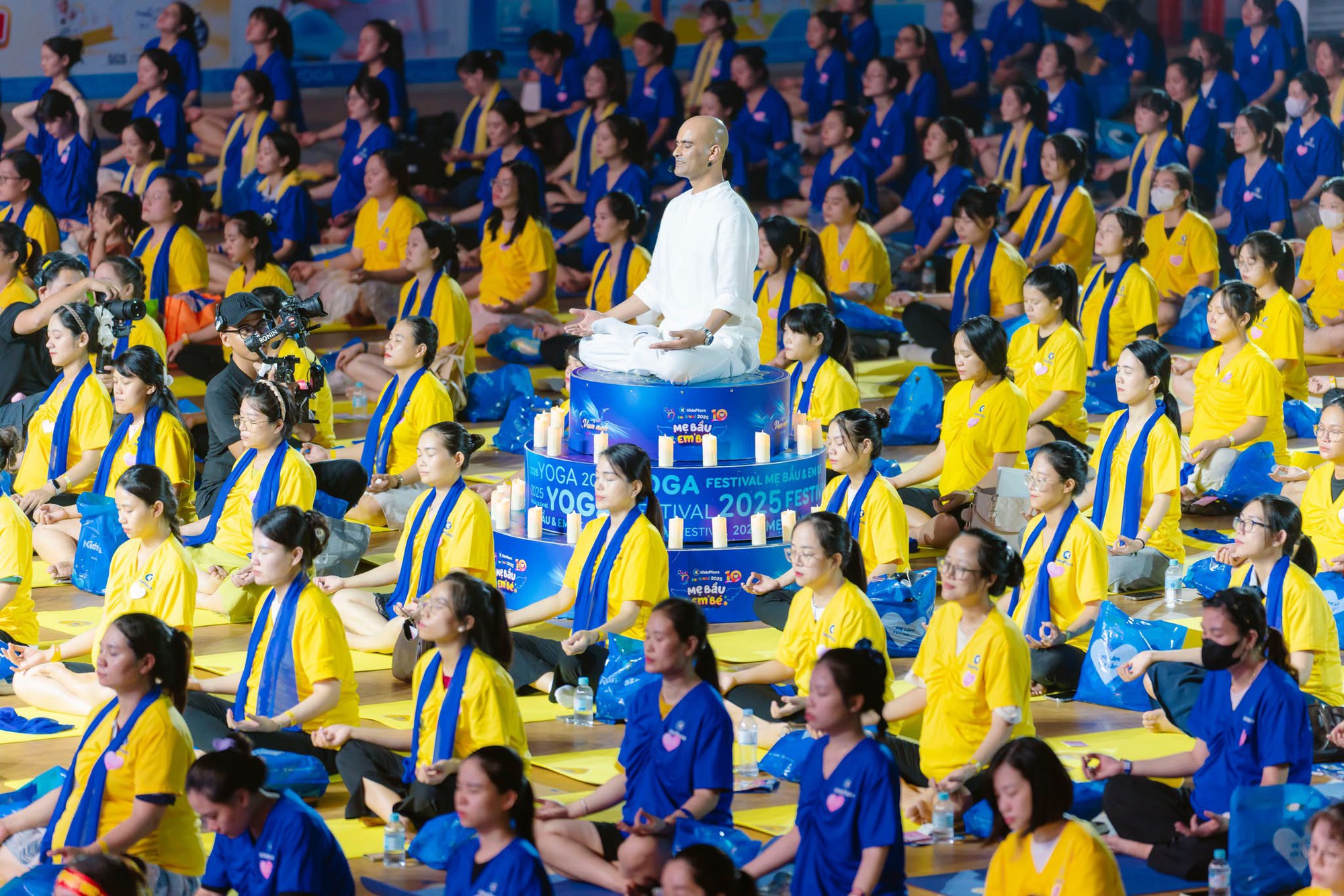 Yoga bầu đ&uacute;ng c&aacute;ch: Đừng biến thai kỳ th&agrave;nh cuộc đua chinh phục tư thế - Ảnh 1.