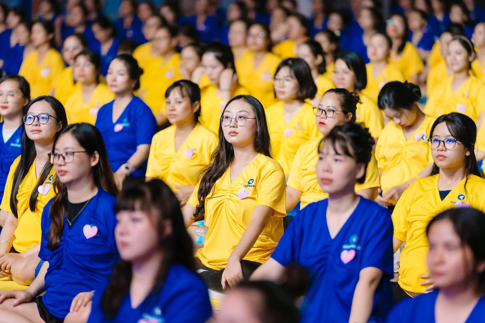 Yoga bầu đ&uacute;ng c&aacute;ch: Đừng biến thai kỳ th&agrave;nh cuộc đua chinh phục tư thế - Ảnh 2.