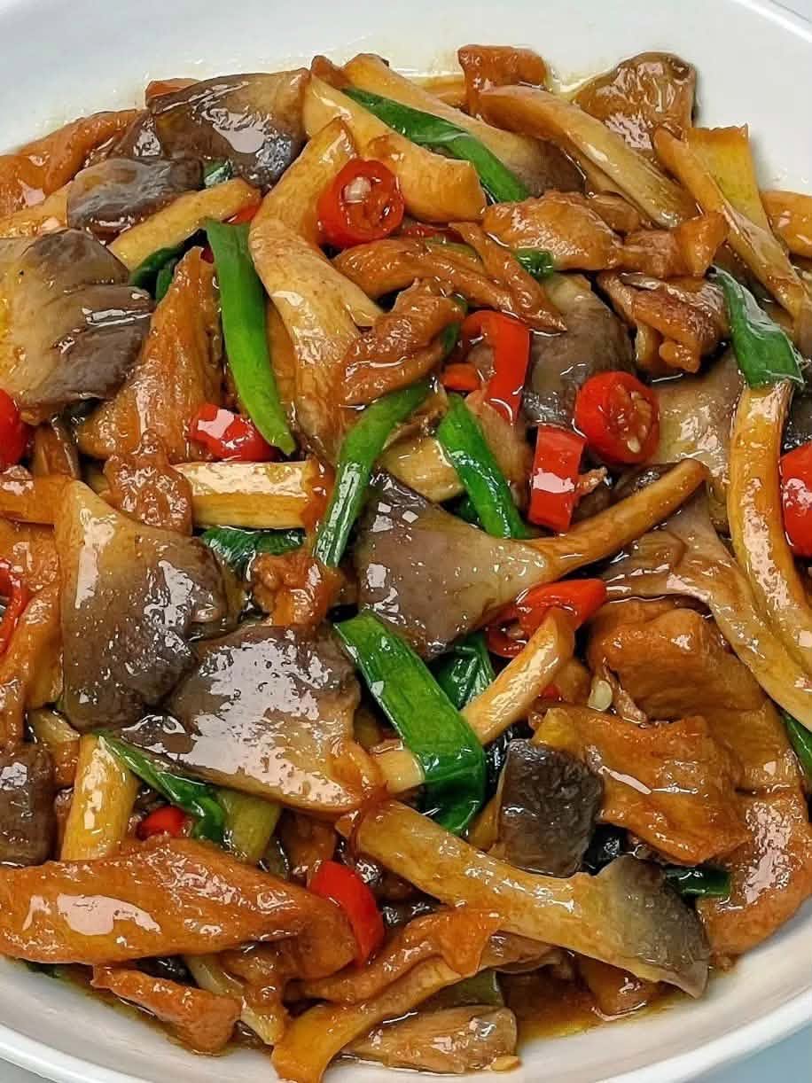 5 c&aacute;ch đơn giản v&agrave; dễ l&agrave;m nhất biến nấm s&ograve; th&agrave;nh m&oacute;n ăn cực thơm ngon, ai ăn cũng khen hết nấc - Ảnh 1.