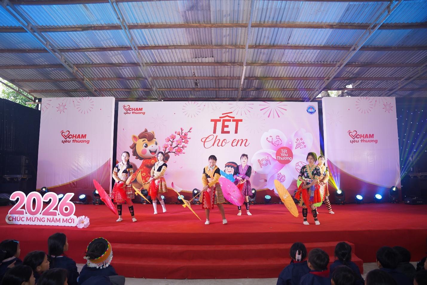 Techcom Life ra mắt chương trình “Gieo Yêu Thương cùng Techcom Life” - Ảnh 2.