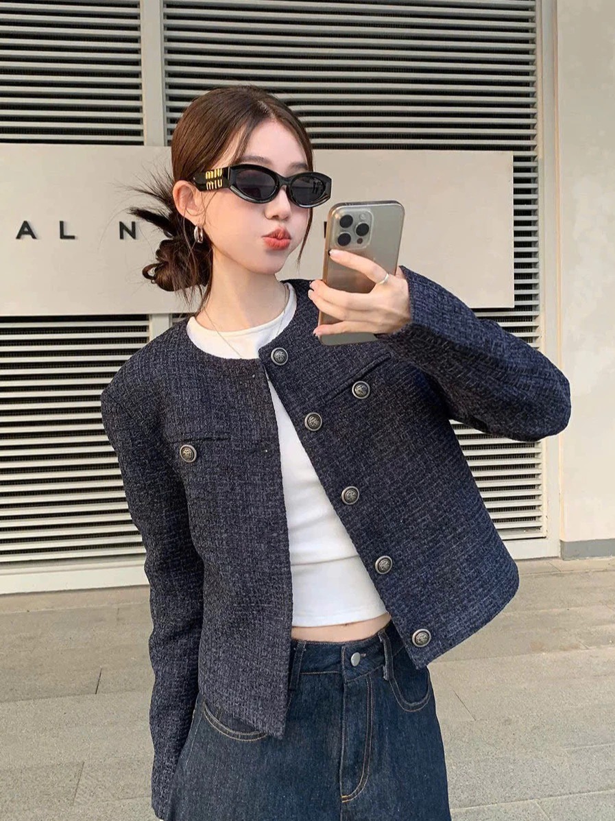 Cardigan màu kem, áo xanh khói và giày Mary Jane: Bản phối old money ngọt ngào, lạ mắt - Ảnh 7.