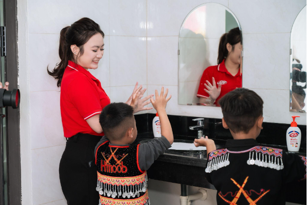 Đồng hành cùng Lifebuoy trên hành trình đưa trẻ em an toàn sạch khỏe đến trường - Ảnh 3.