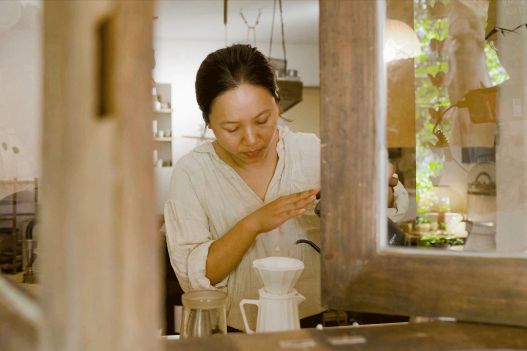 Người phụ nữ 37 tuổi cải tạo căn hộ 45m&sup2; th&agrave;nh nơi ai cũng muốn gh&eacute;: Kh&ocirc;ng điều h&ograve;a, &iacute;t d&ugrave;ng điện thoại, đồ cũ cũng th&agrave;nh đẹp - Ảnh 9.
